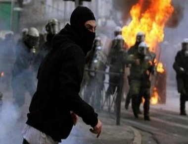 Παρακρατικοί ετοιμάζουν προβοκάτσια στην ΔΕΘ: Βρέθηκαν κράνη και αντιασφυξιογόνες μάσκες σε αυτοκίνητο